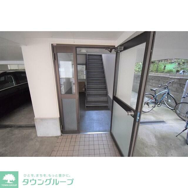 【川崎市多摩区枡形のマンションのエントランス】