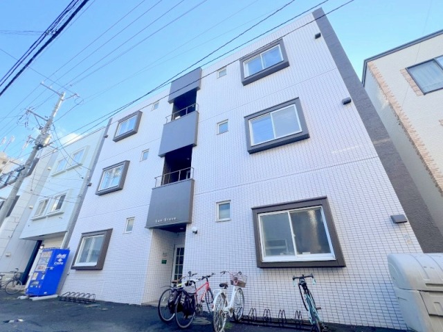 札幌市中央区南八条西のマンションの建物外観