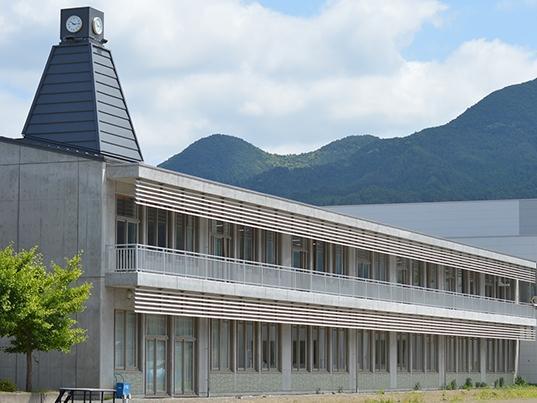 【［大東建託］プロムナード　カルム　（三戸町）の小学校】