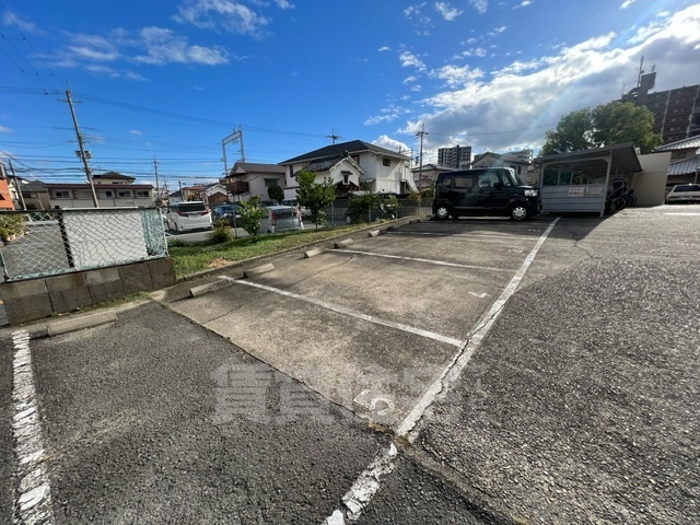 【枚方市牧野下島町のマンションの駐車場】