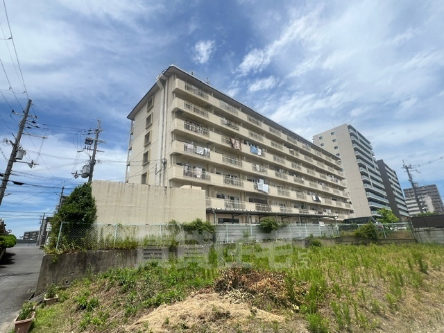 【枚方市牧野下島町のマンションの建物外観】