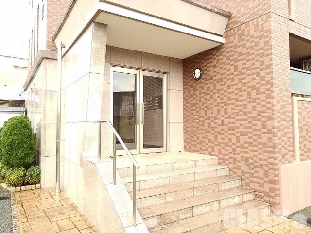 【川西市笹部のマンションのエントランス】