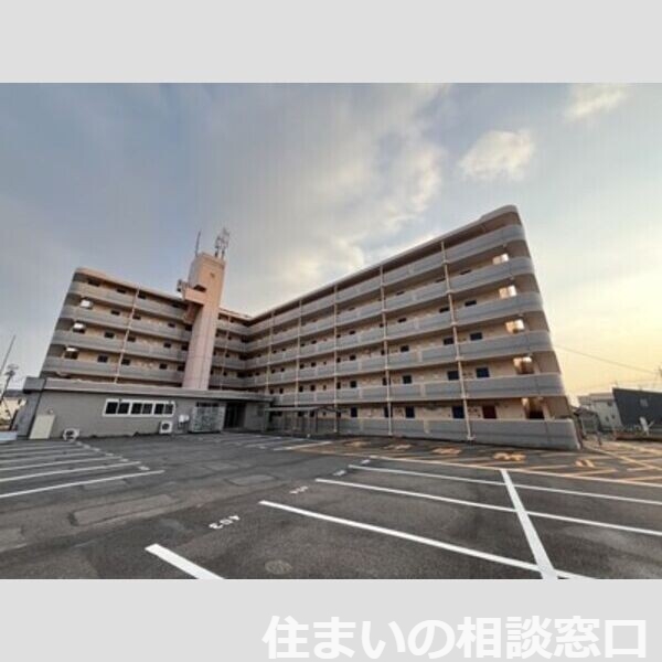 西尾市上矢田町のマンションの建物外観