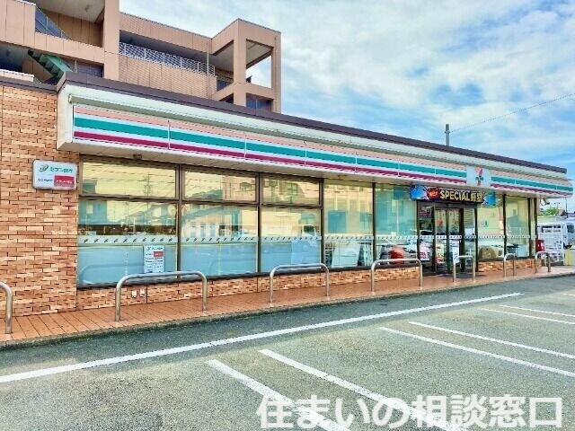 【西尾市上矢田町のマンションのコンビニ】