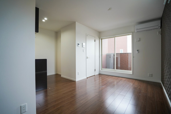 居室・リビング　同じ建物の別のお部屋