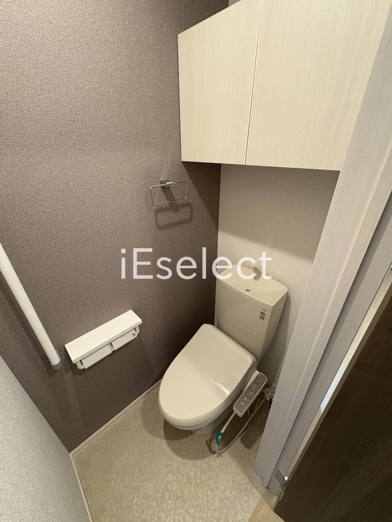 トイレ　温水洗浄便座付きのトイレです