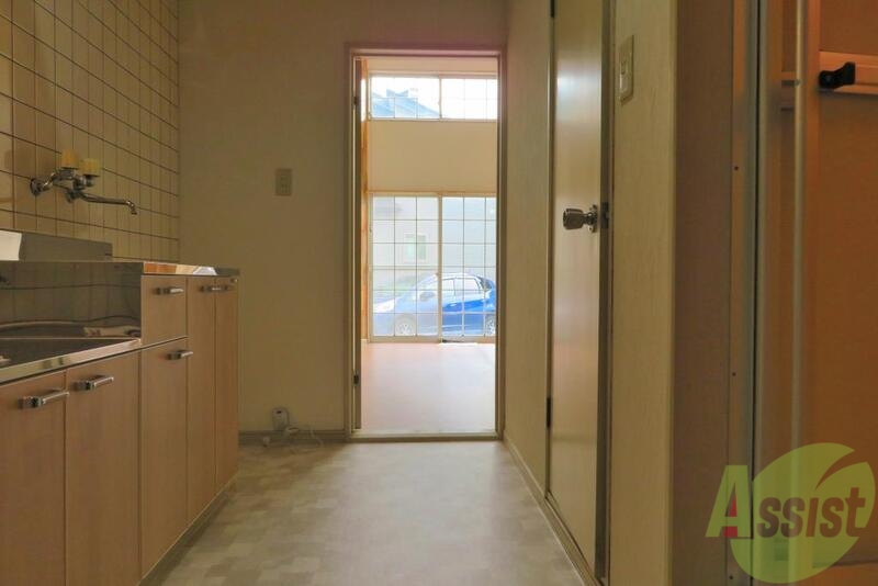 玄関　玄関から見たお写真で廊下も広くていいですね。