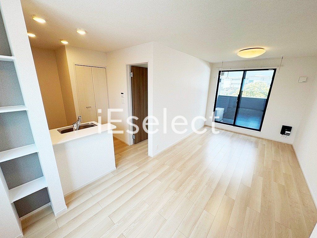 居室・リビング　広々開放的なリビングです♪