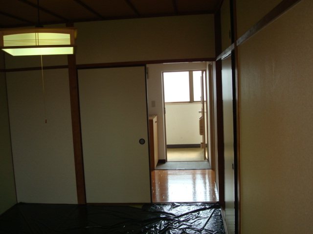 伊予鉄大手町ビルの居間写真