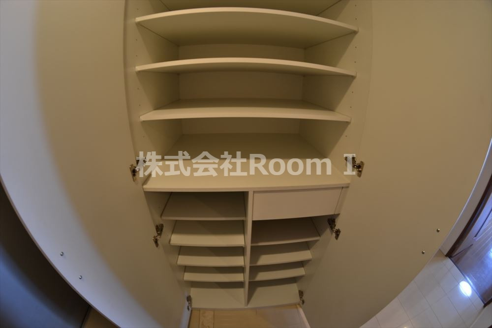 玄関　明るい玄関ですシューズインクローゼット