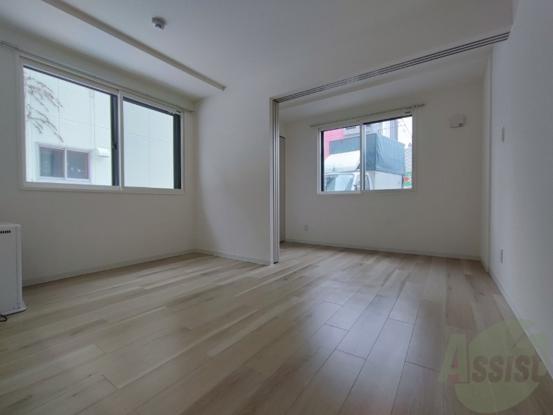 居室・リビング　広々としたリビングですね。使い勝手がよさそうですね！