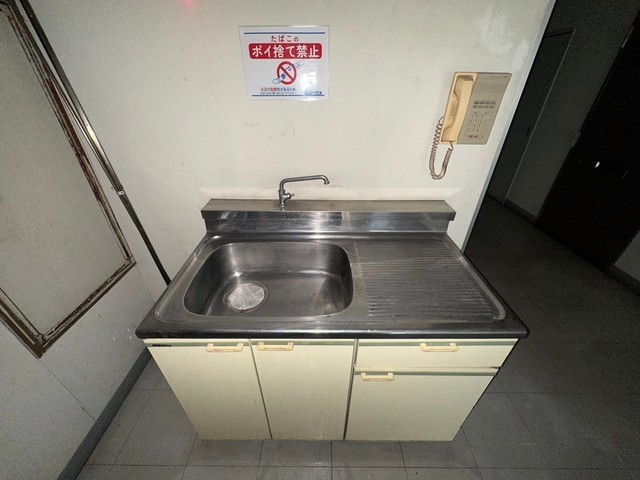 キッチン　※共用部に設置。