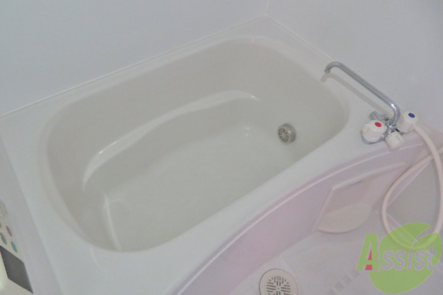 バス・シャワールーム　浴槽が広々としているので肩までゆったり浸かれそうですね。