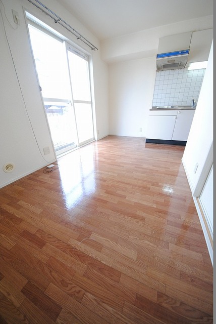 居室・リビング　写真は１０２号室