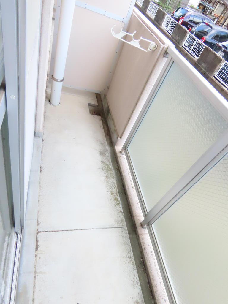 バルコニー　同物件他部屋の写真です