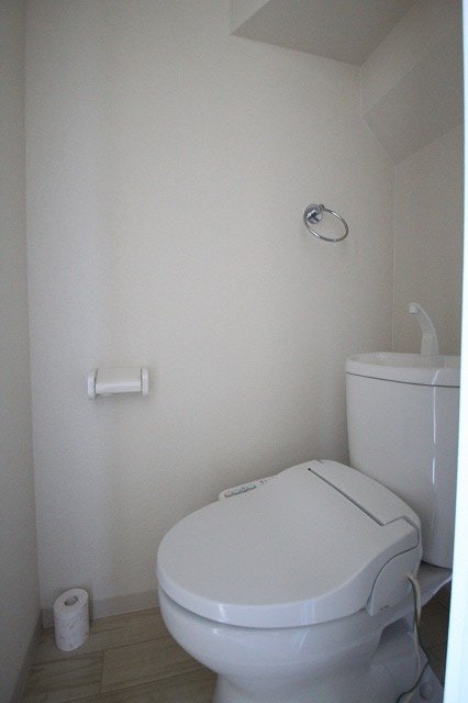 トイレ　同物件、別号室のものです。