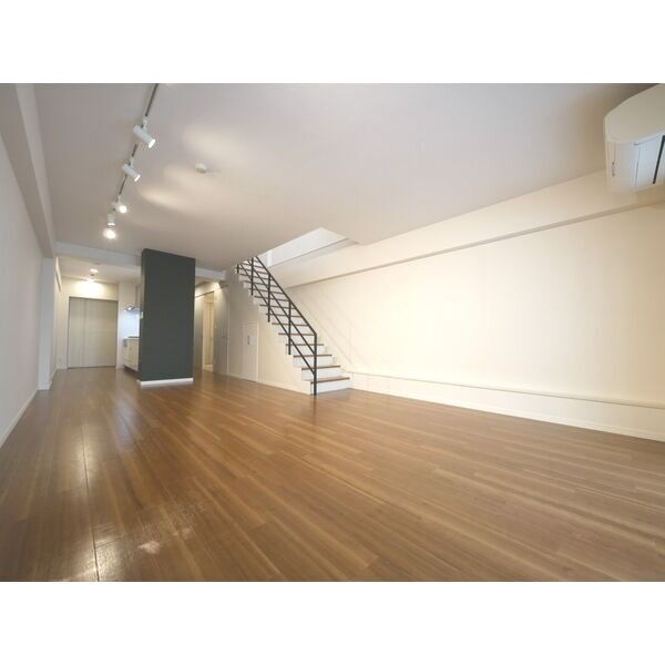 居室・リビング　※102号室の写真です