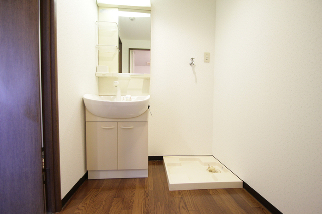 洗面設備　脱衣スペースも広く使えます