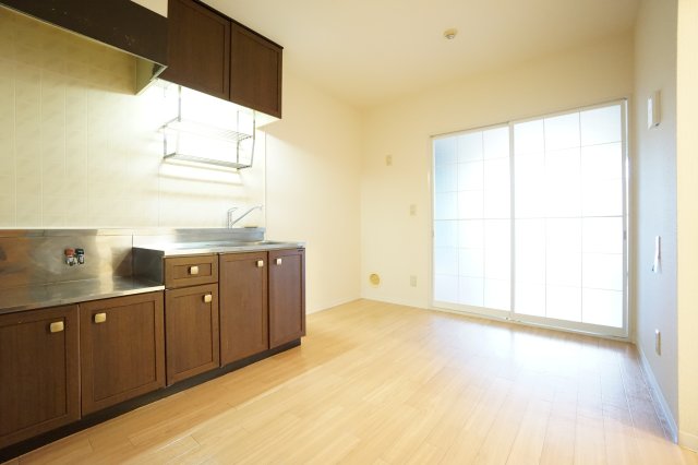 居室・リビング　※同物件・反転タイプの写真です。