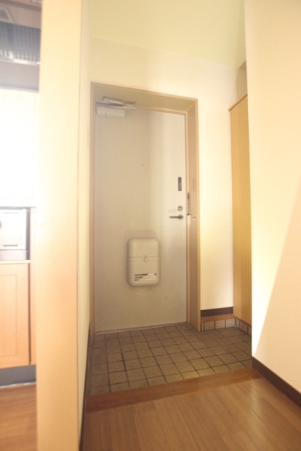 玄関　同物件別号室