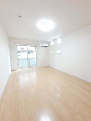 居室・リビング　コンパクトで使いやすい洋室です