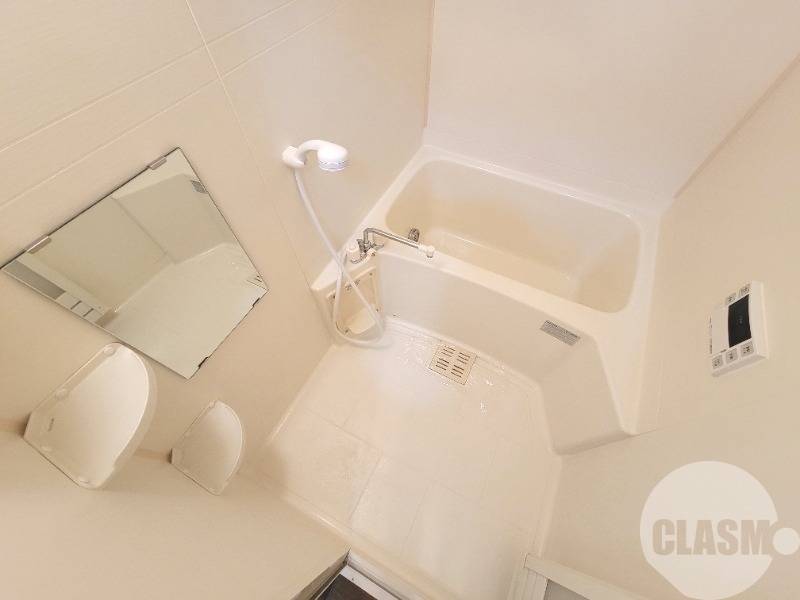 バス・シャワールーム　キレイにリフォームされています♪