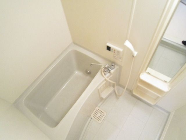 バス・シャワールーム　追焚き機能完備