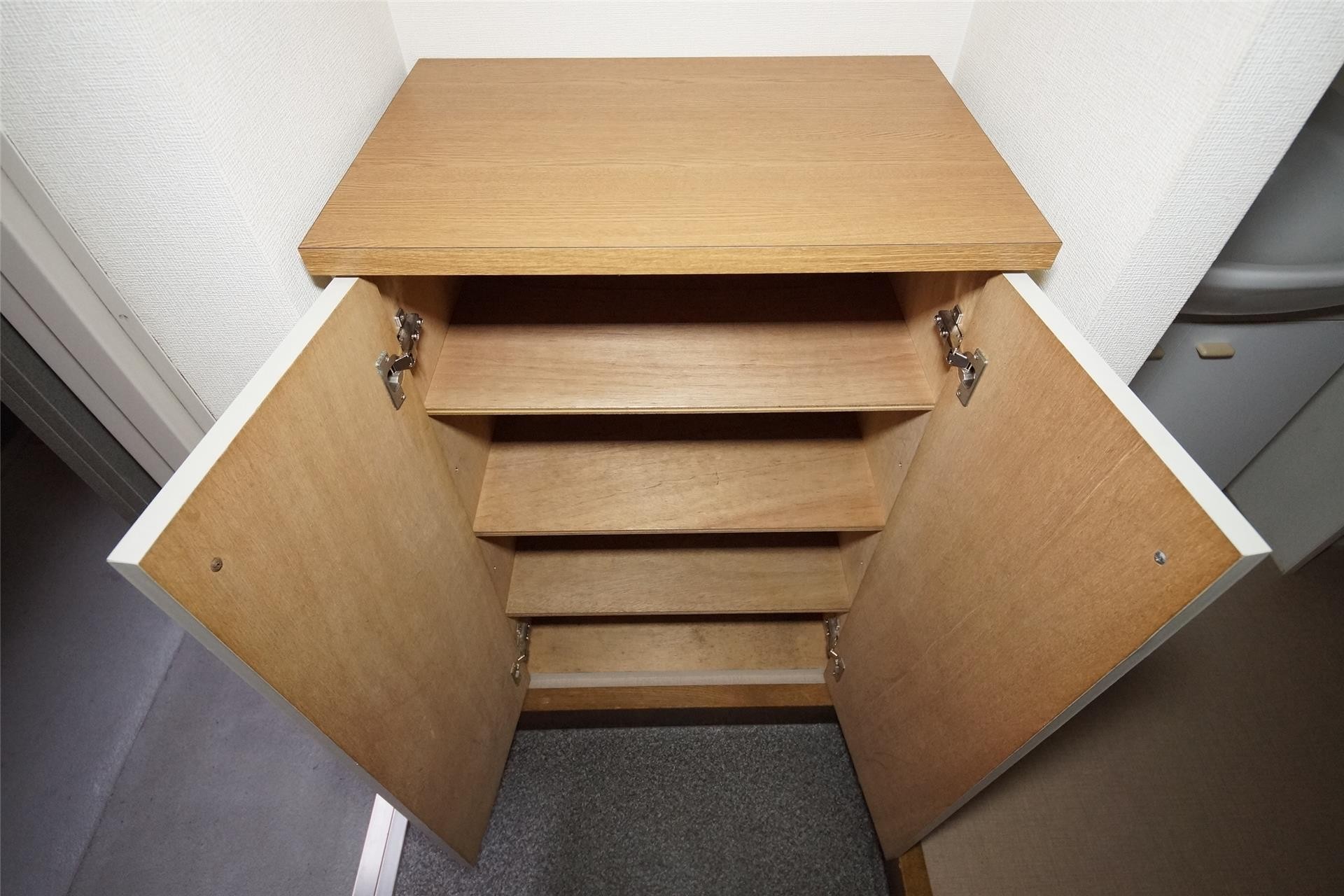 玄関　玄関下駄箱