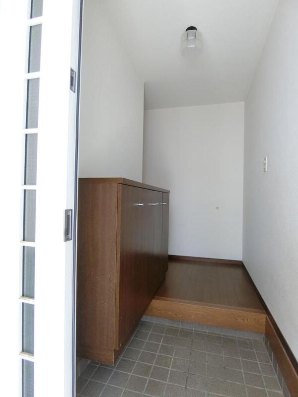 玄関　下駄箱付き