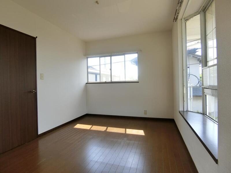 その他部屋・スペース　２面窓付き寝室