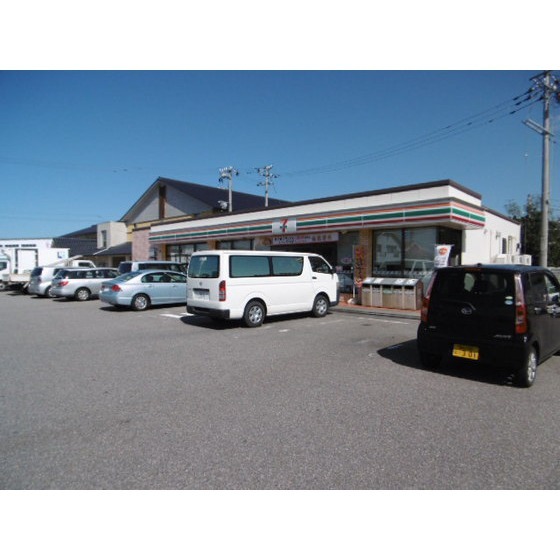 コンビニ　セブンイレブン富山上田島店（コンビニ）まで685m