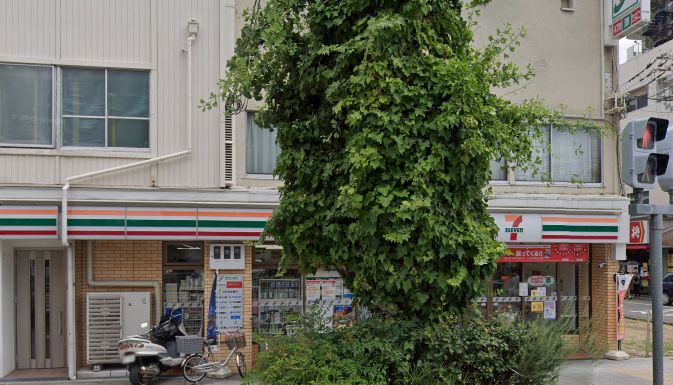 コンビニ　セブンイレブン 大阪市岡1丁目店（コンビニ）まで126m