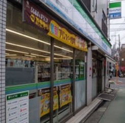 コンビニ　ファミリーマート 西大井四丁目店（コンビニ）まで672m