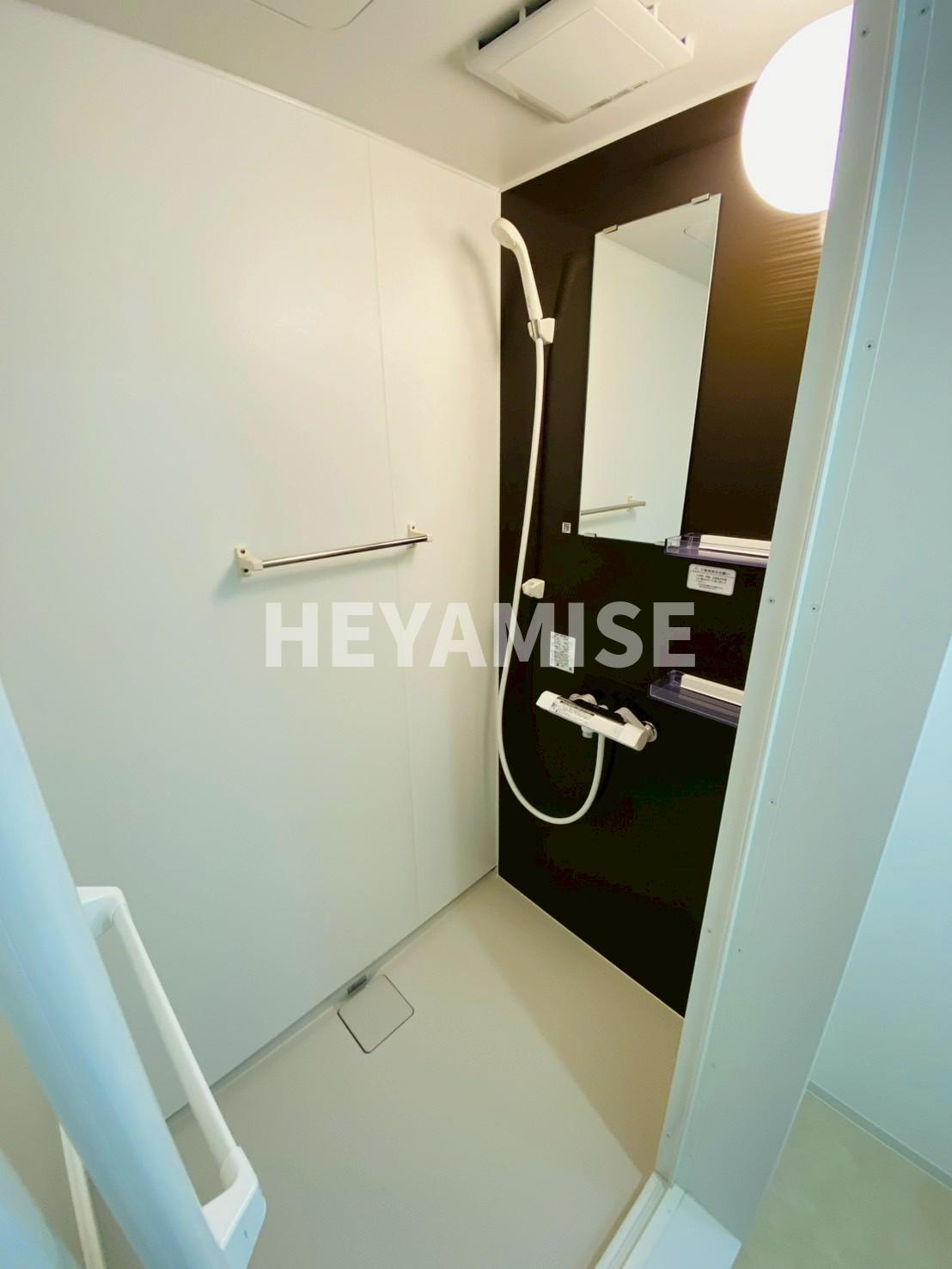 バス・シャワールーム　建築途中のお部屋の写真となります。