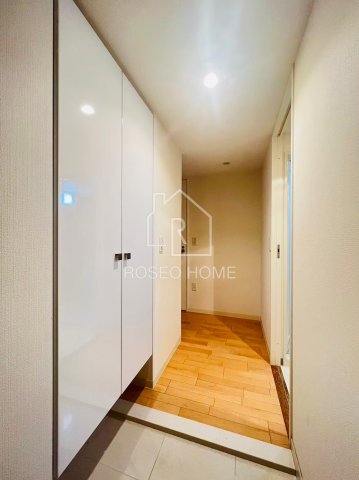 玄関　同マンション別部屋：参考写真