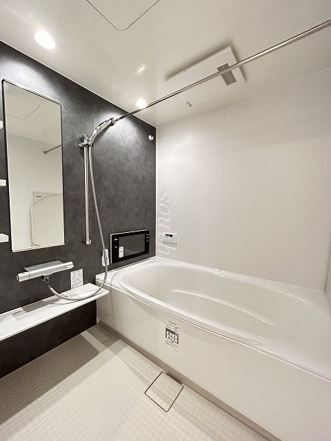 バス・シャワールーム　浴室乾燥機付きのお風呂