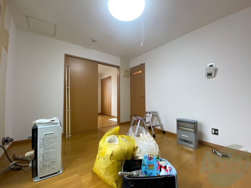 居室・リビング　リビングです。窓が大きくて明るいお部屋ですね！