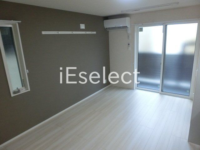 居室・リビング　オシャレなアクセントクロス