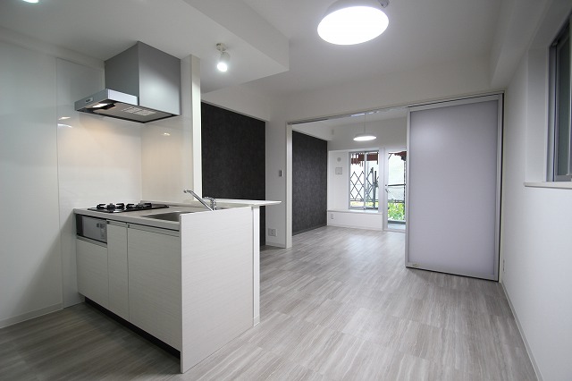 居室・リビング　同物件、別号室のものです。