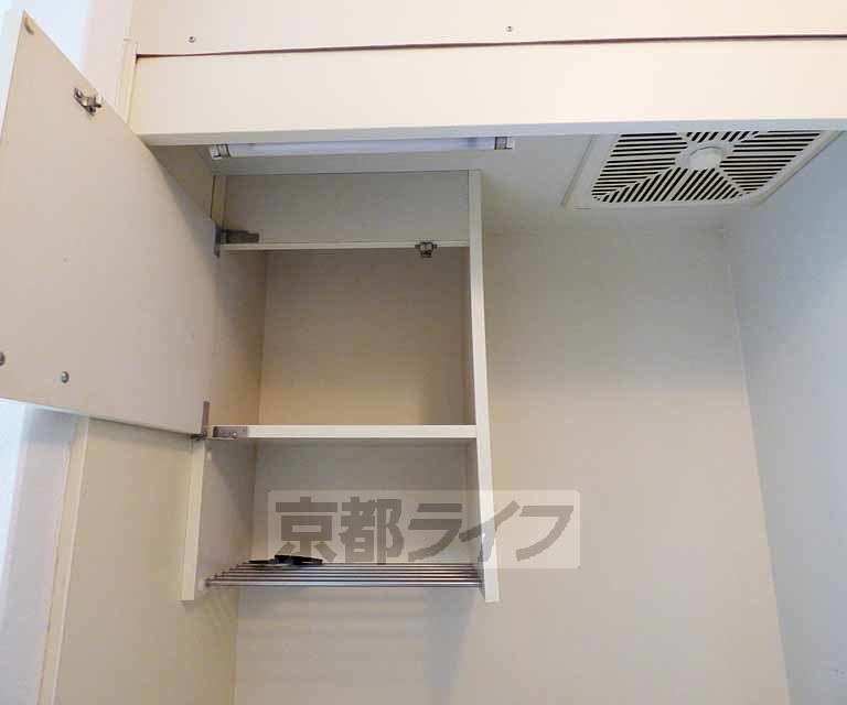 その他設備　便利な収納棚です。