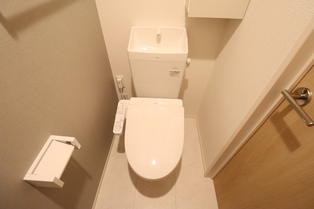 トイレ　温水洗浄暖房便座