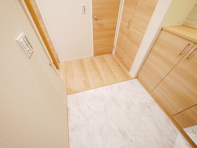 玄関　落ち着いた玄関です