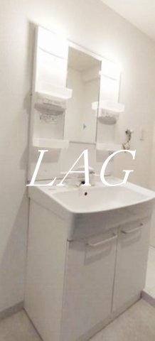 洗面設備　独立洗面台になります。