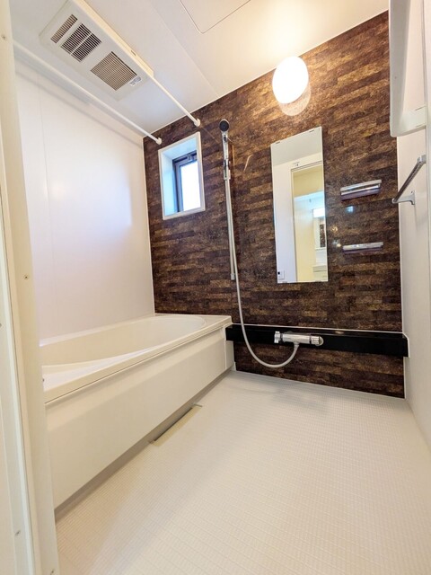 バス・シャワールーム　お風呂は窓があって換気できます！