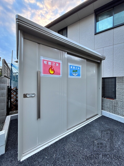 駐車場　外観（建築中）