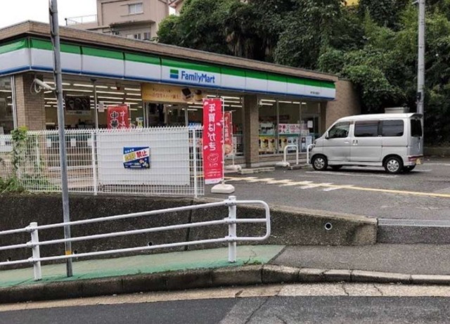 コンビニ　ファミリーマート神戸垂水塩屋店（コンビニ）まで752m