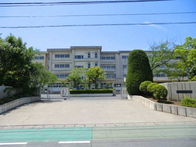 中学校　流山市立南流山中学校（中学校）まで520m