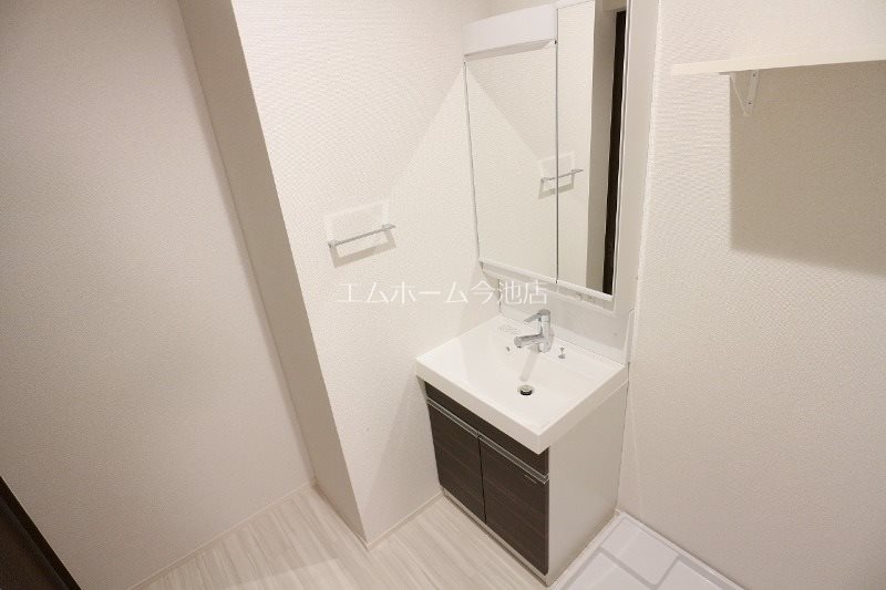 洗面設備　脱衣所　独立洗面台（シャンプードレッサー付）