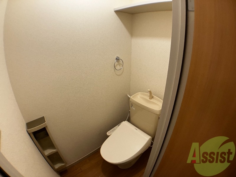 トイレ　トイレはウォシュレット機能付きです。安心して使用できますね