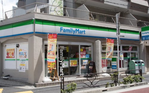 コンビニ　ファミリーマート 文京本郷店（コンビニ）まで493m